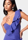 Vestido midi con una manga de volantes