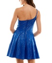 Vestido metálico de un sólo hombro