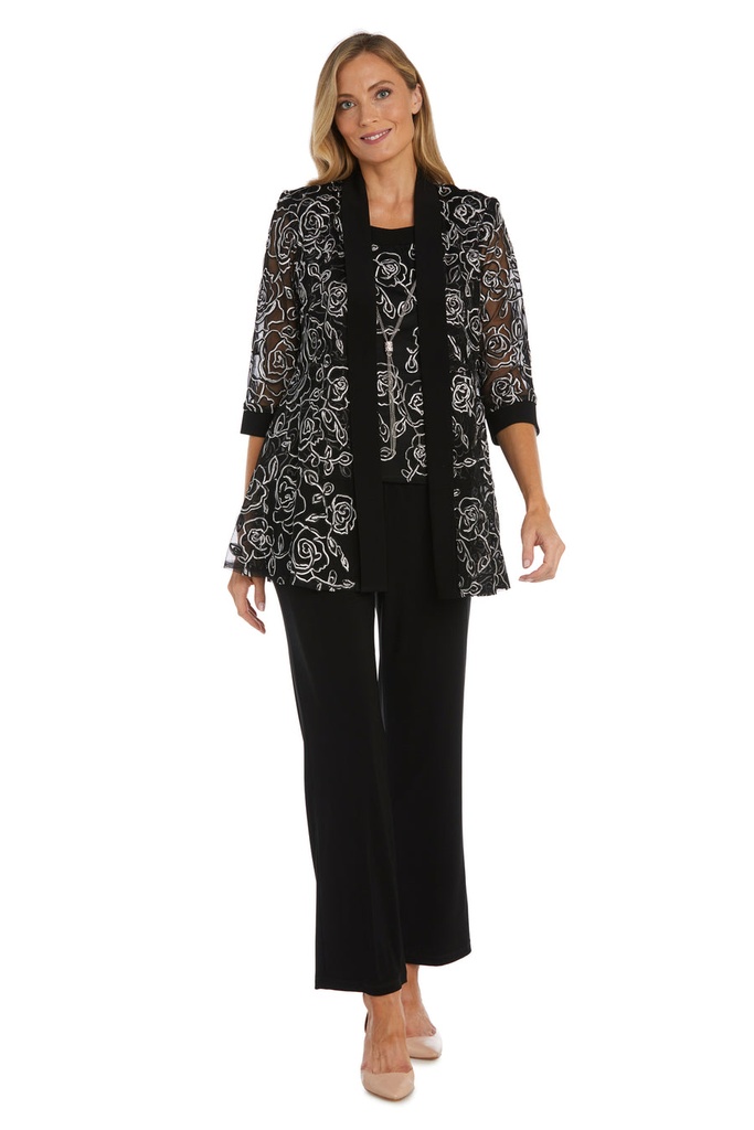 Traje pantalón con adornos florales