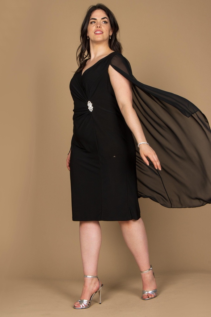 Vestido corto con manga tipo capa