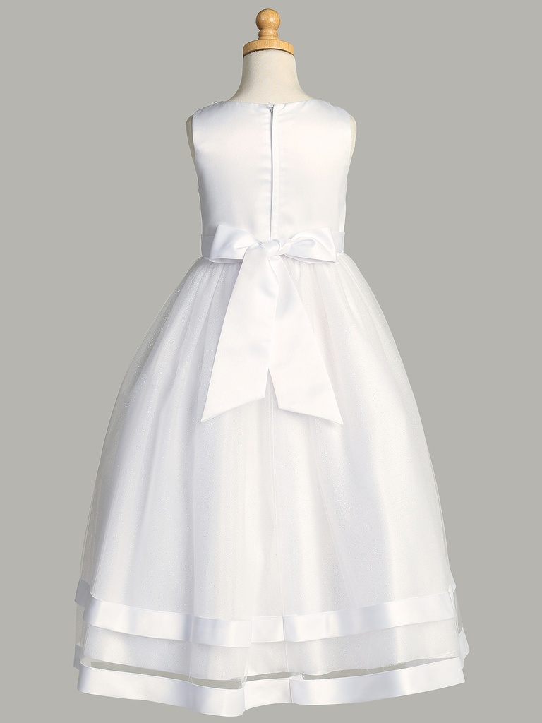 Vestido con escote de perlas