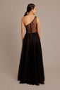 vestido con encaje de pedrería y tul