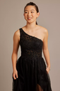 vestido con encaje de pedrería y tul