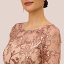 Vestido midi con bordado floral 
