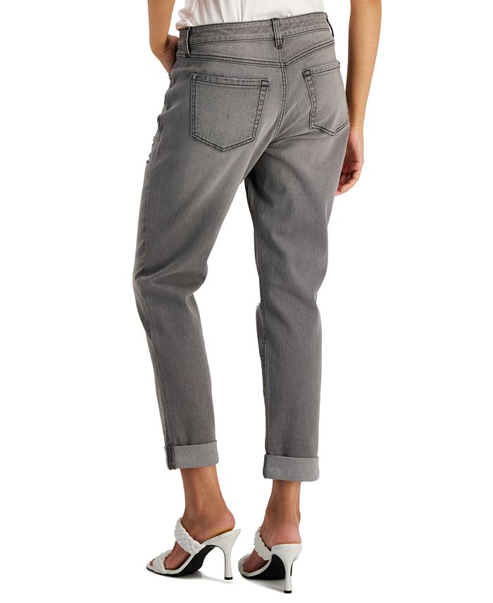 Jeans rasgados de tiro medio