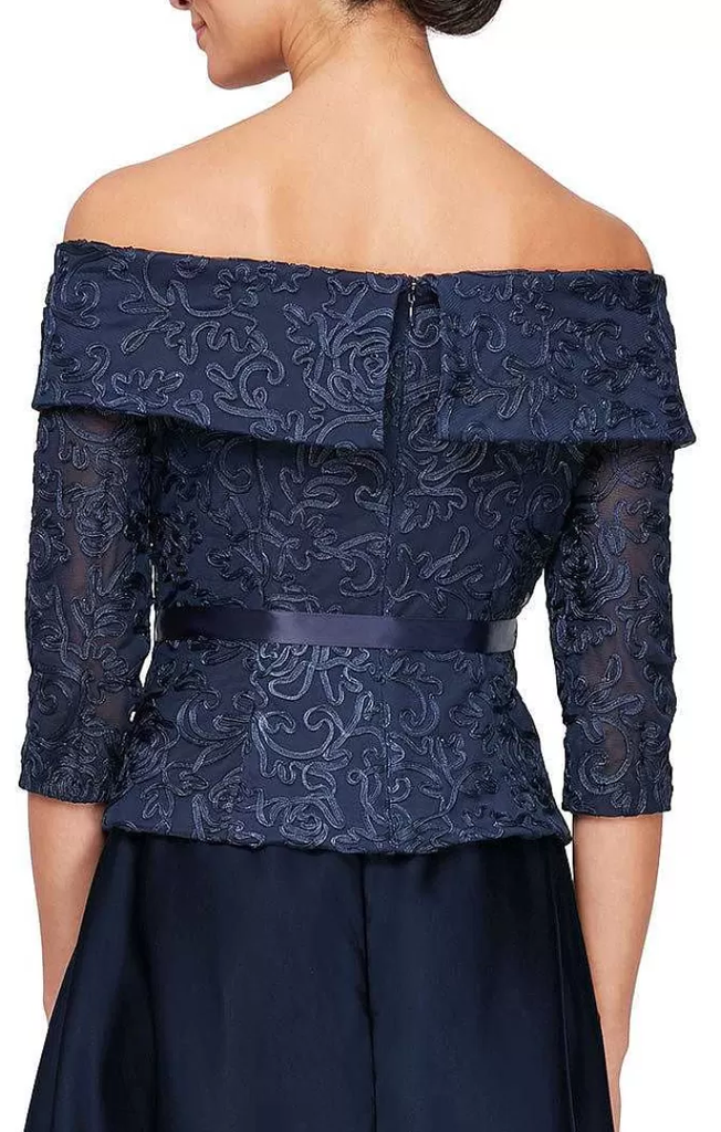 Blusa soutache con hombros descubierto
