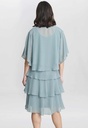 Vestido y chaqueta con capas