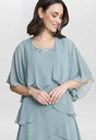 Vestido y chaqueta con capas