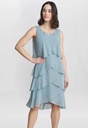 Vestido y chaqueta con capas