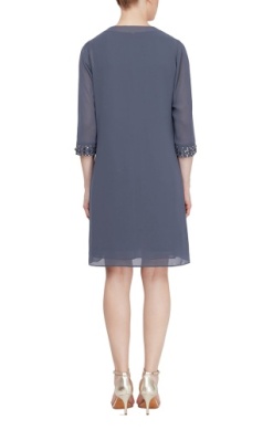 Vestido con chaqueta larga adornada