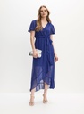 Vestido cruzado con escote en V.