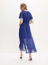 Vestido cruzado con escote en V.