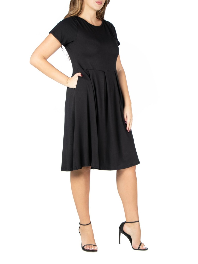 vestido plisado de mangas cortas