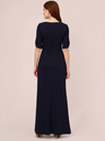 Vestido de crepé con escote en V,