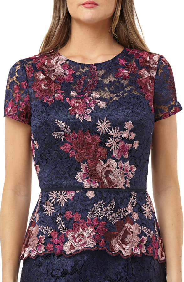 Vestido de malla con bordado floral