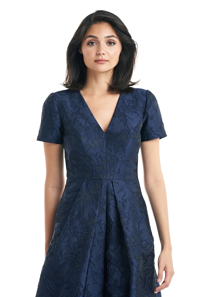 Vestido de jacquard con manga corta