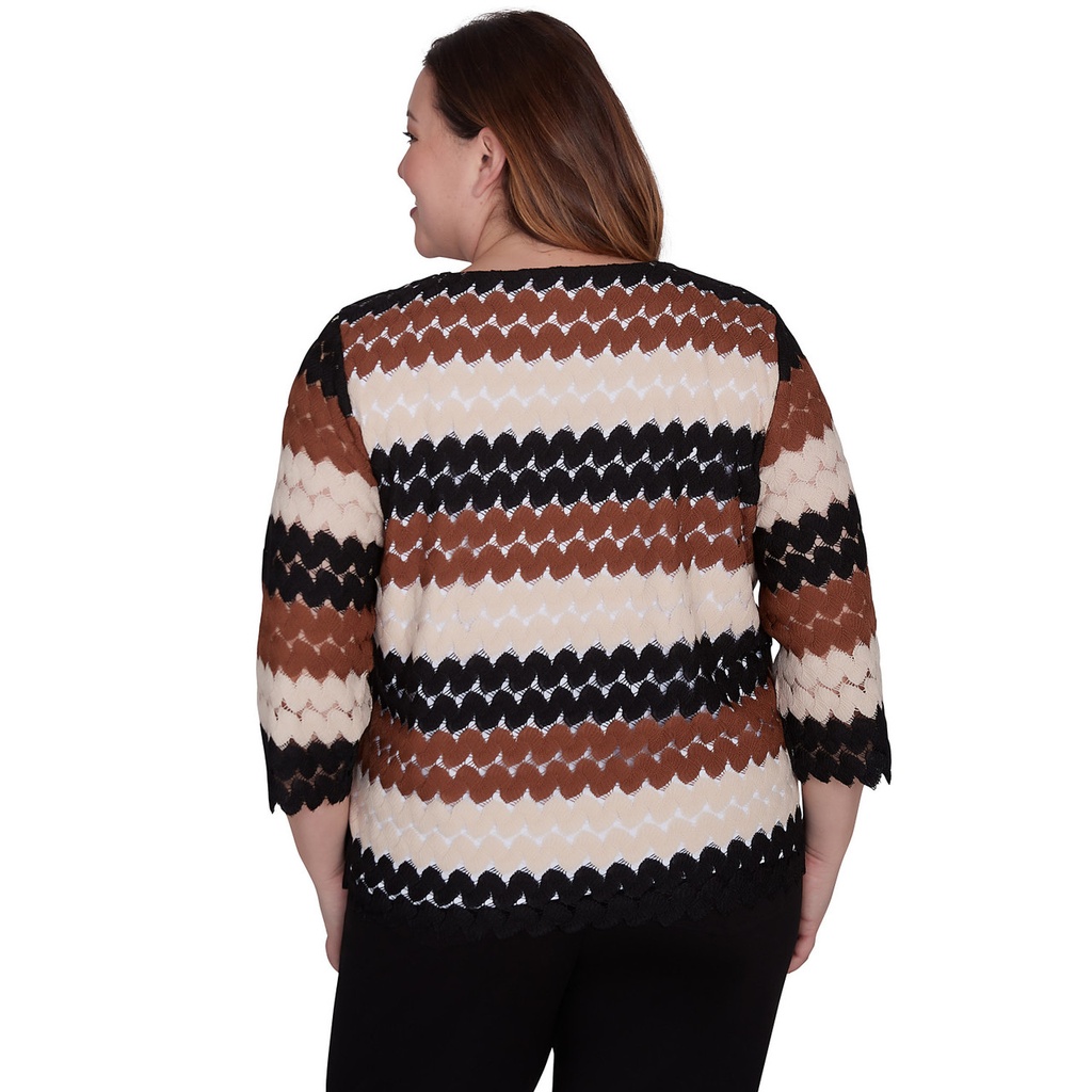 Blusa encaje texturizado con collar