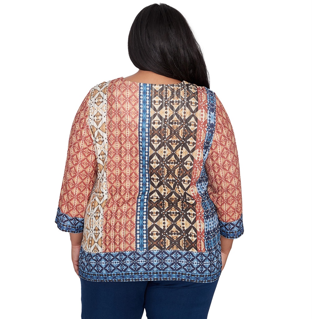Blusa con borde texturizado batik