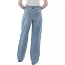 Jeans desgastados y pierna ancha