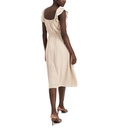 vestido con escote de volantes