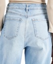 Jeans Mom de tiro alto y rotos