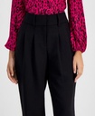 Pantalón de talle medio con pliegues