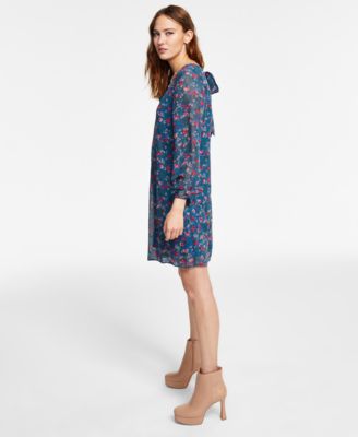 Vestido recto con lazo en la espalda