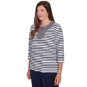Blusa a rayas con escote bordado