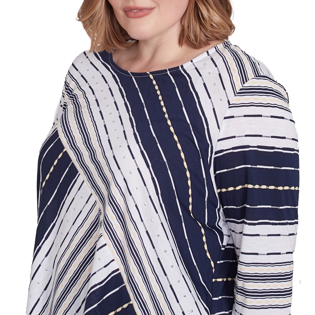 Blusa texturizada con cuello redondo