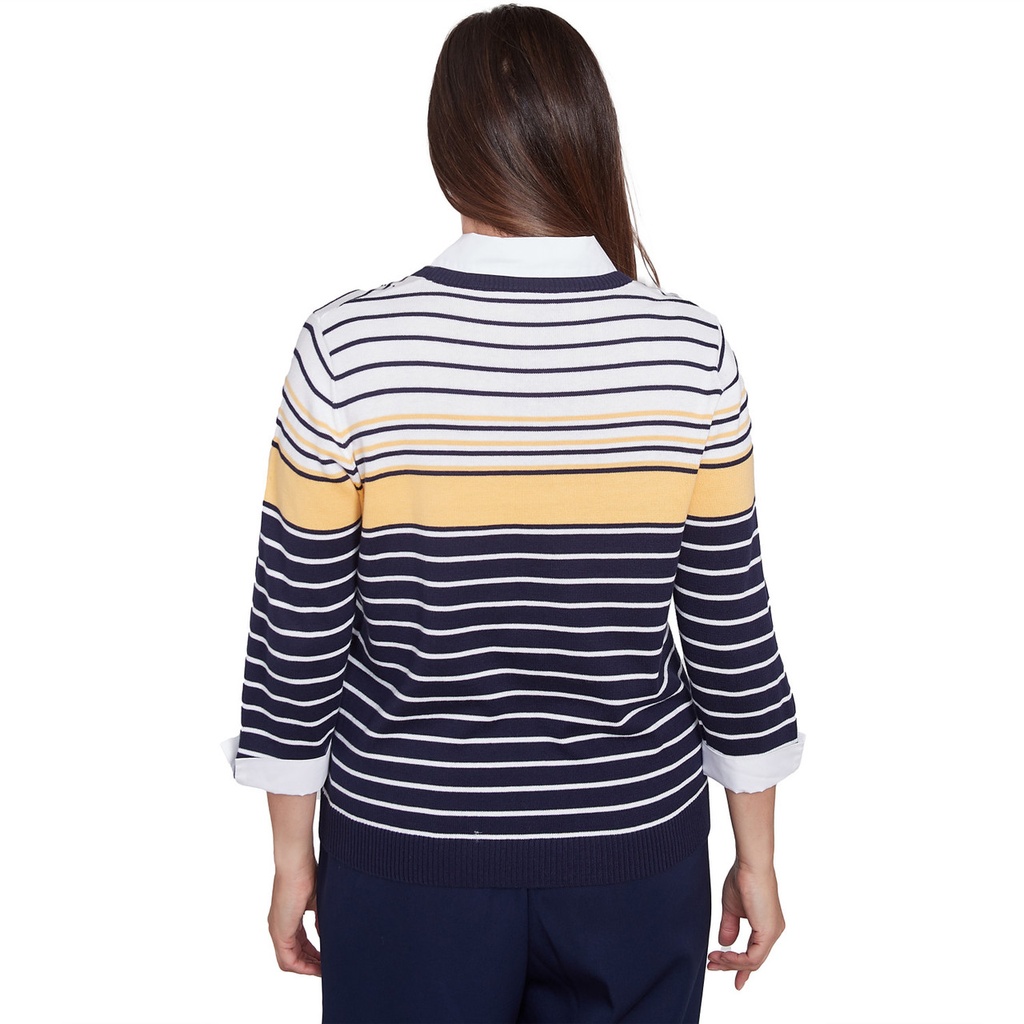 Suéter de rayas dos en uno con collar