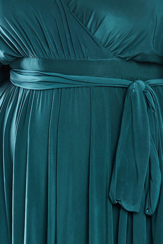 Vestido cruzado con mangas con vuelo