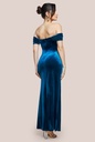 Vestido de terciopelo con abertura