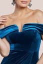 Vestido de terciopelo con abertura