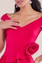 Vestido con volantes de rosa