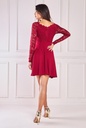 Vestido con mangas de encaje