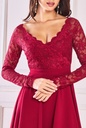 Vestido con mangas de encaje