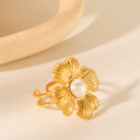 Anillo de flor y perla