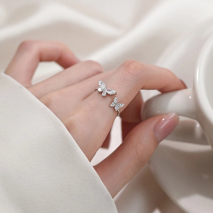Anillo de mariposas con zirconitas