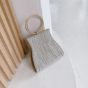 Bolso de mano con filas de diamantes
