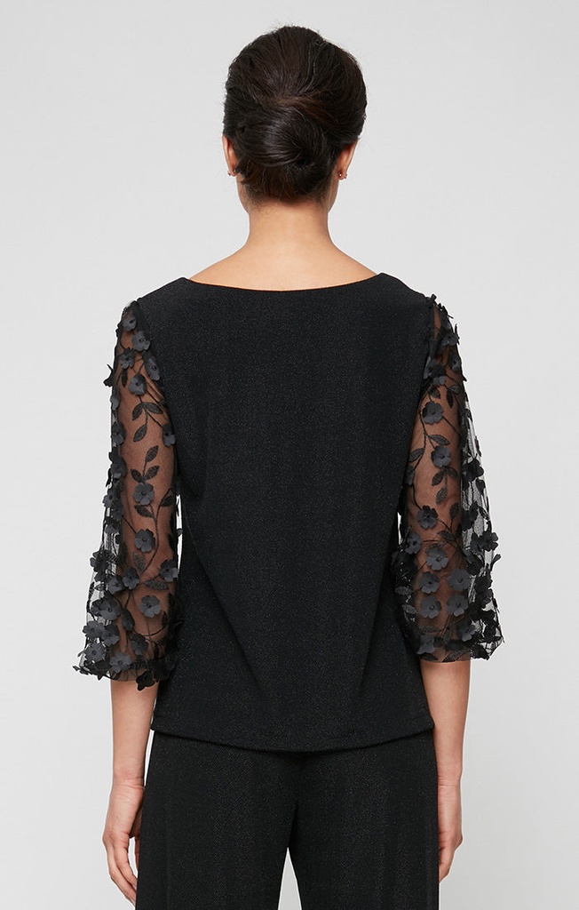 Blusa con mangas de ilusión floral 3D
