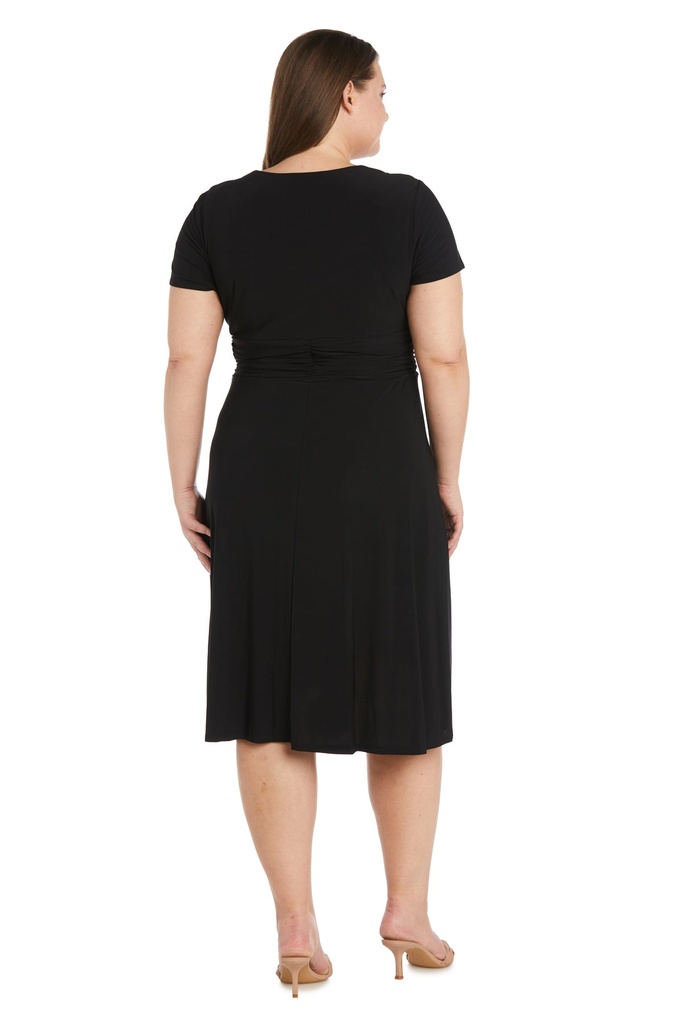 Vestido con cinturón de diamantes