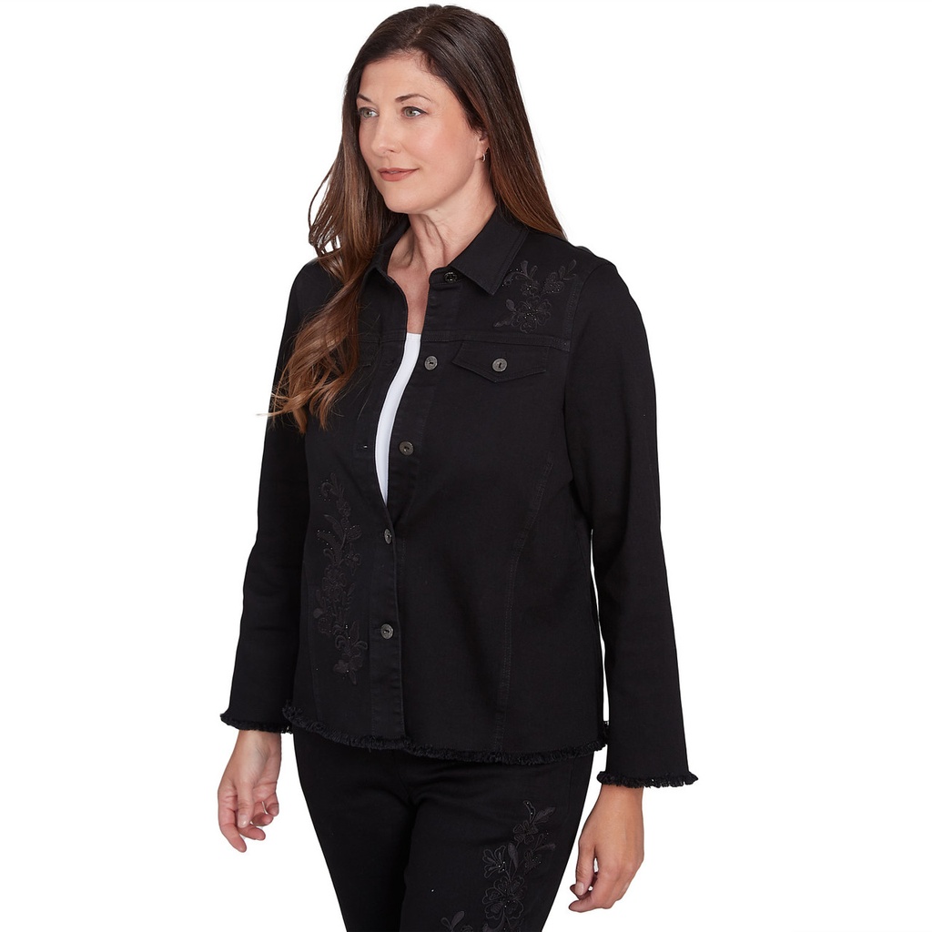 Chaqueta vaquera con bordado floral