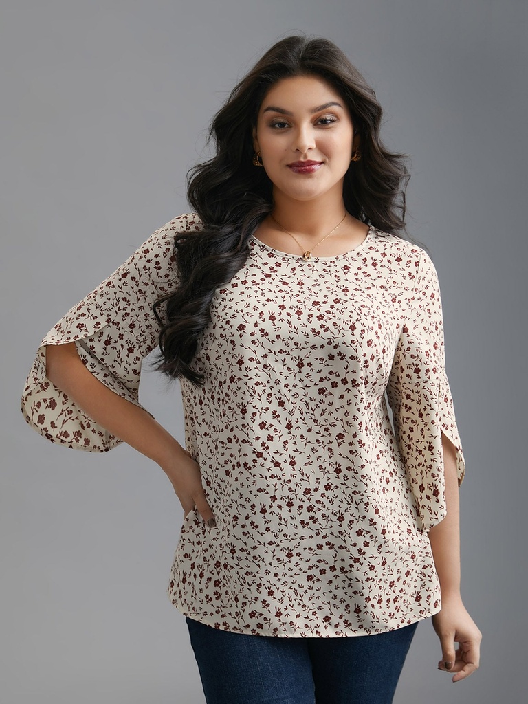 Blusa floral con mangas acampanadas