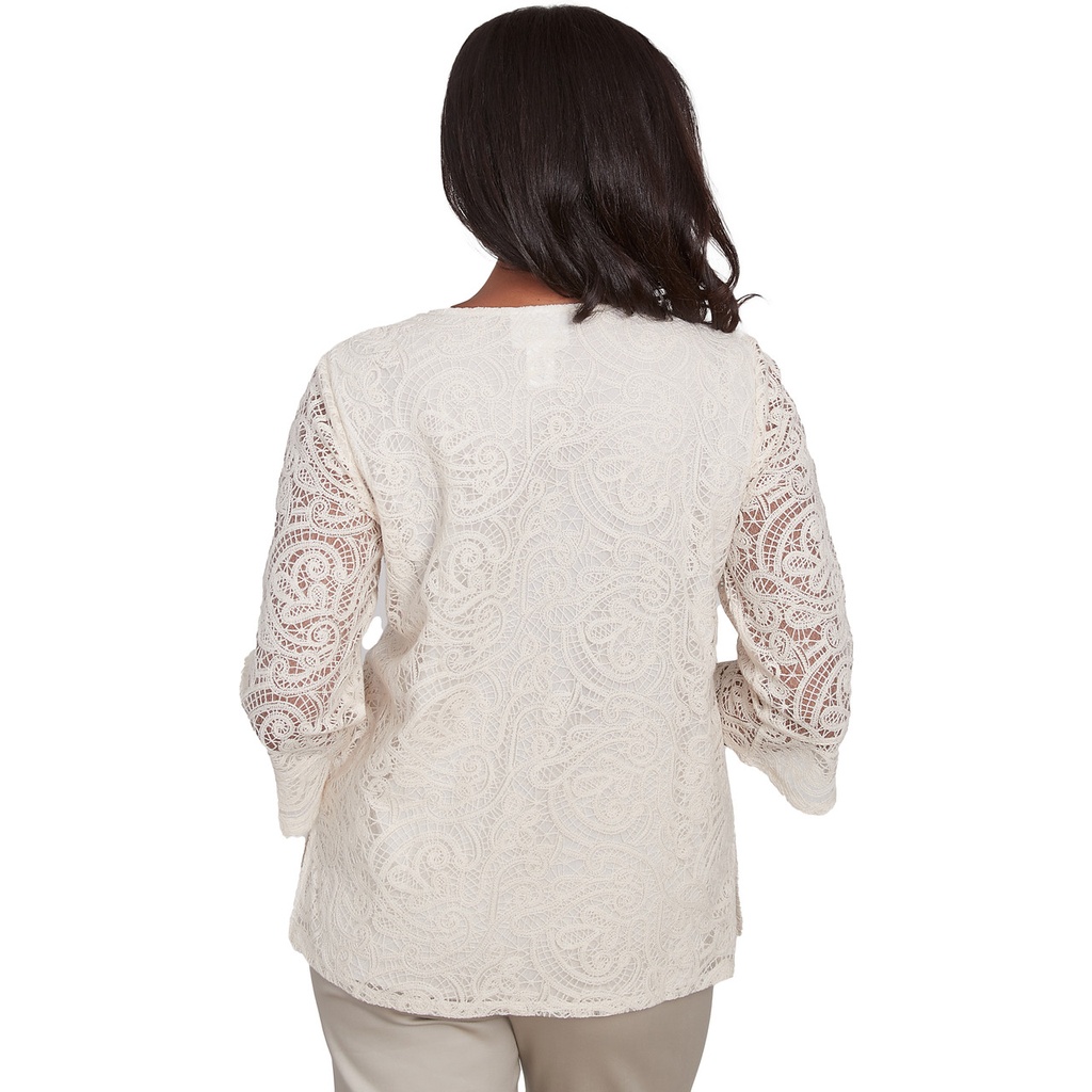 Blusa de encaje tejido con collar