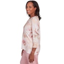 Blusa con flores de acuarela con collar