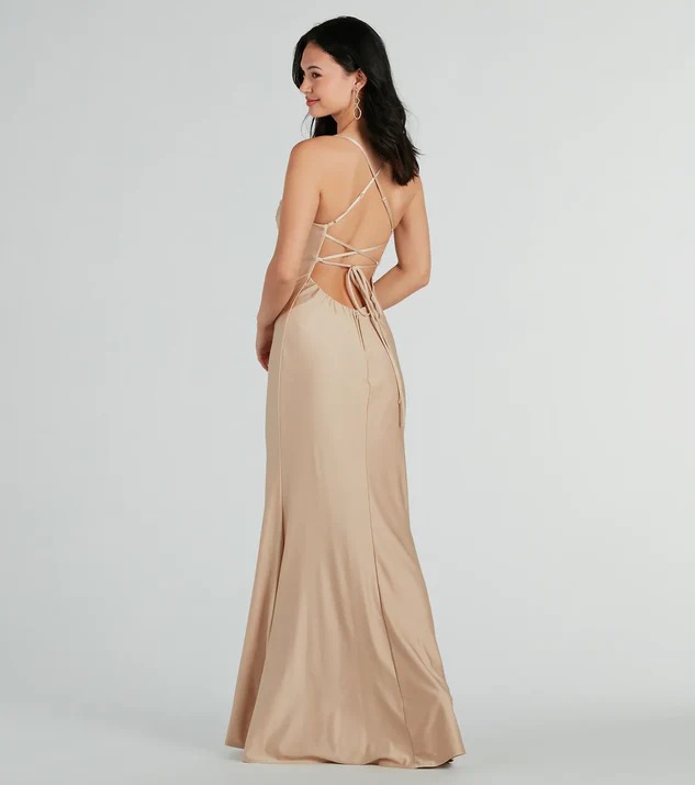 Vestido con tiras cruzadas en la espalda