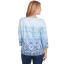 Blusa de rayas con escote abierto y bordado