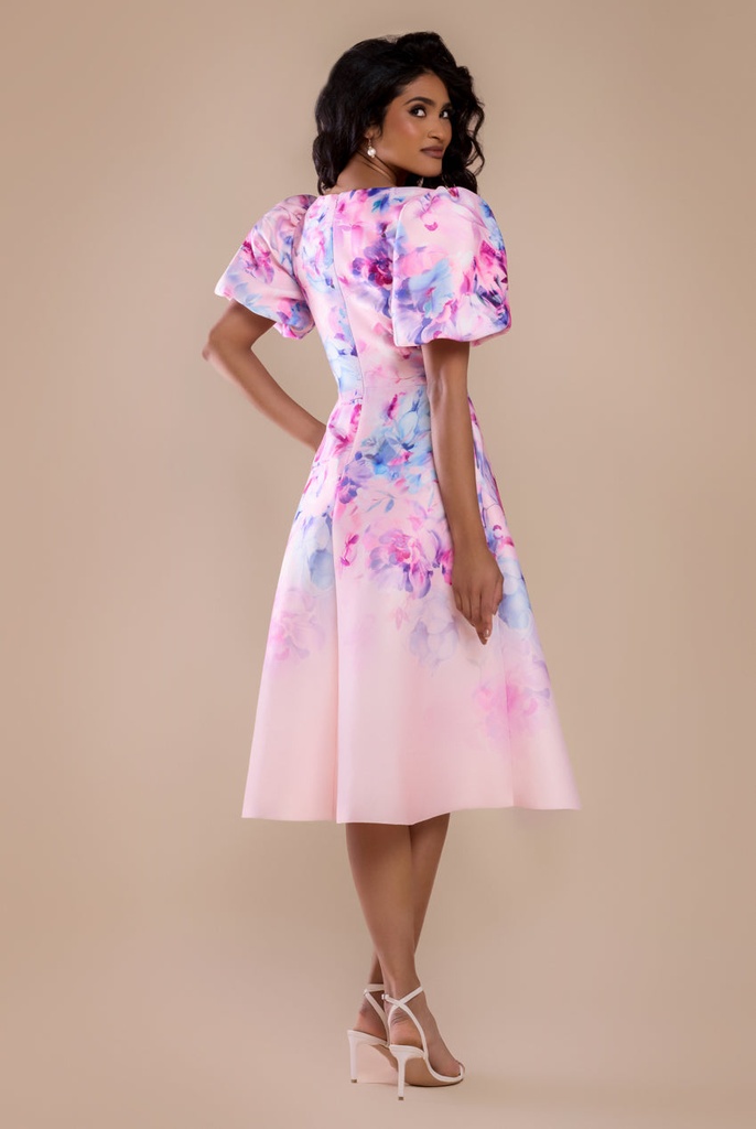 Vestido floral de escote cuadrado
