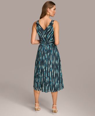 Vestido acampanado con cinturón