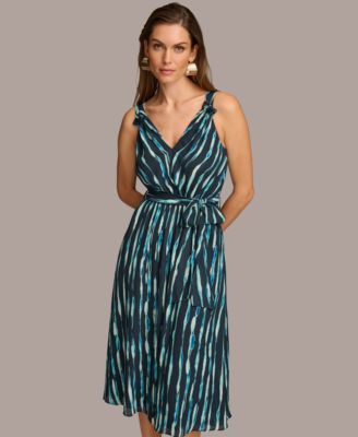 Vestido acampanado con cinturón